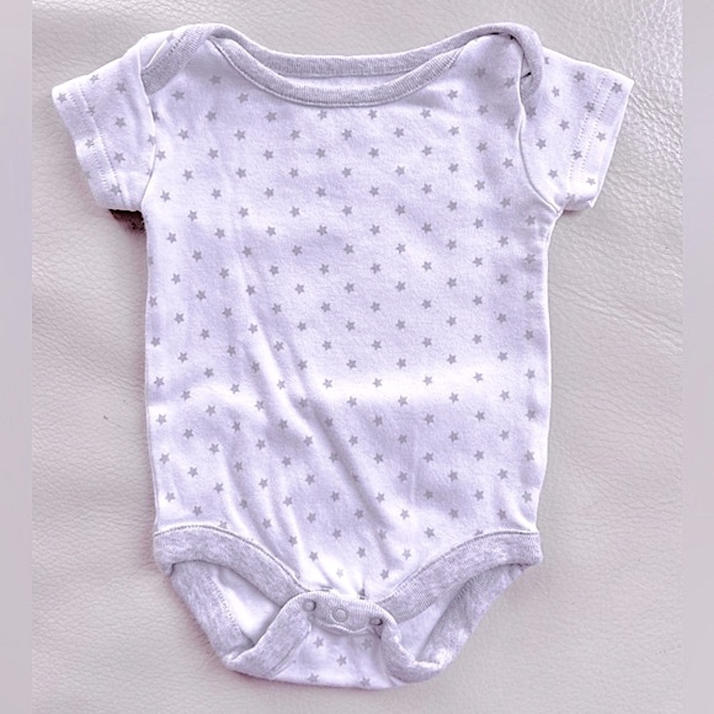 10/$30💥NB Newborn Unisex Soft Onesie Bodysuit, White & Little Grey Stars